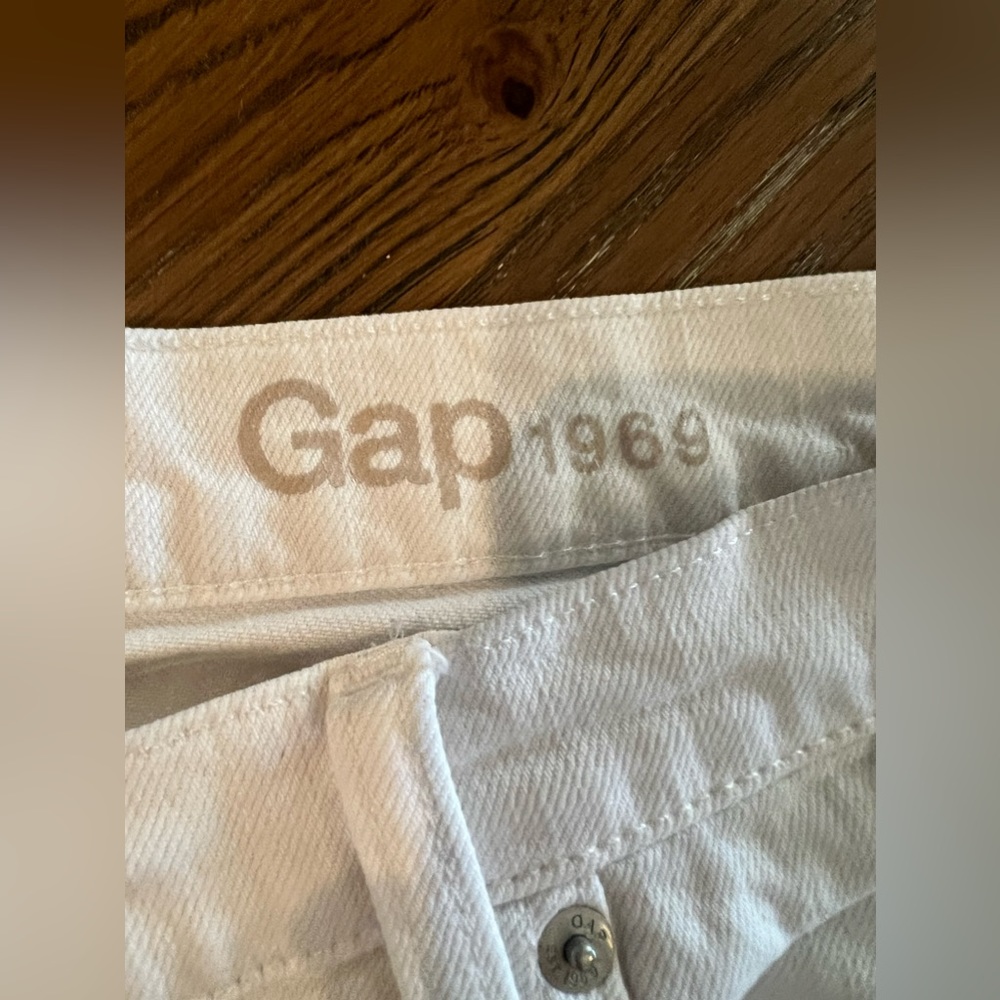 GAP White Ankle Jeans - Women’s Cropped Fit - Picture 4 of 5